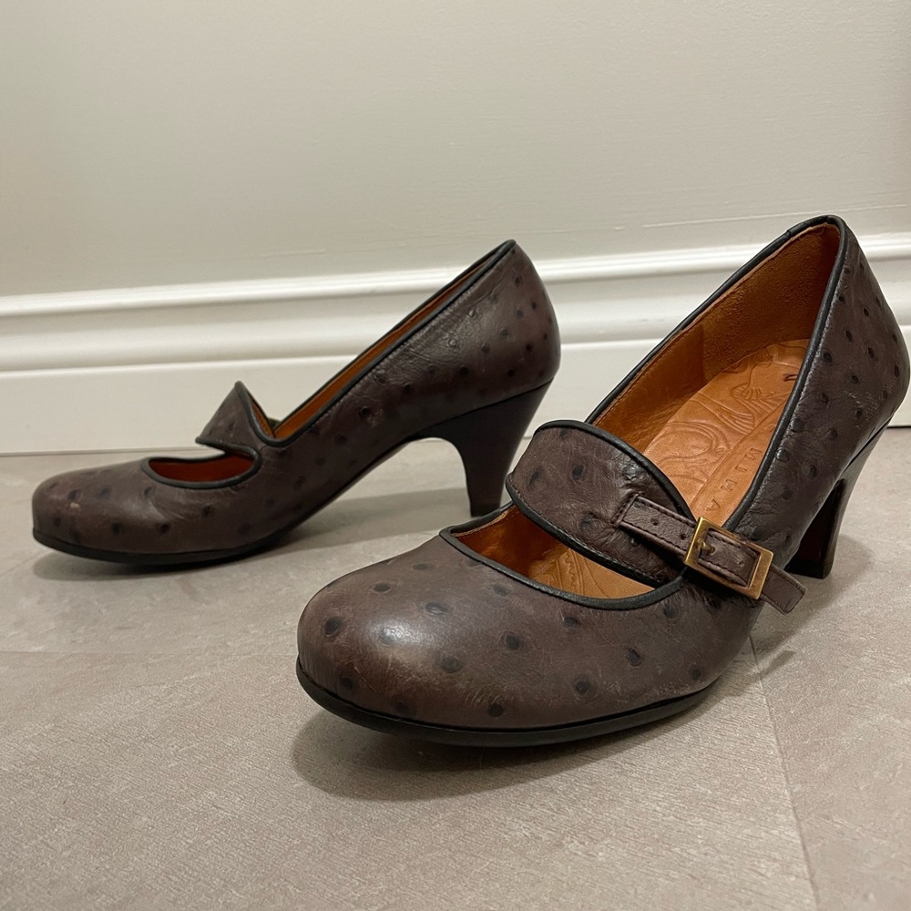 Chie Mihara Brown Ostrich Heeled Mary Janes size 6